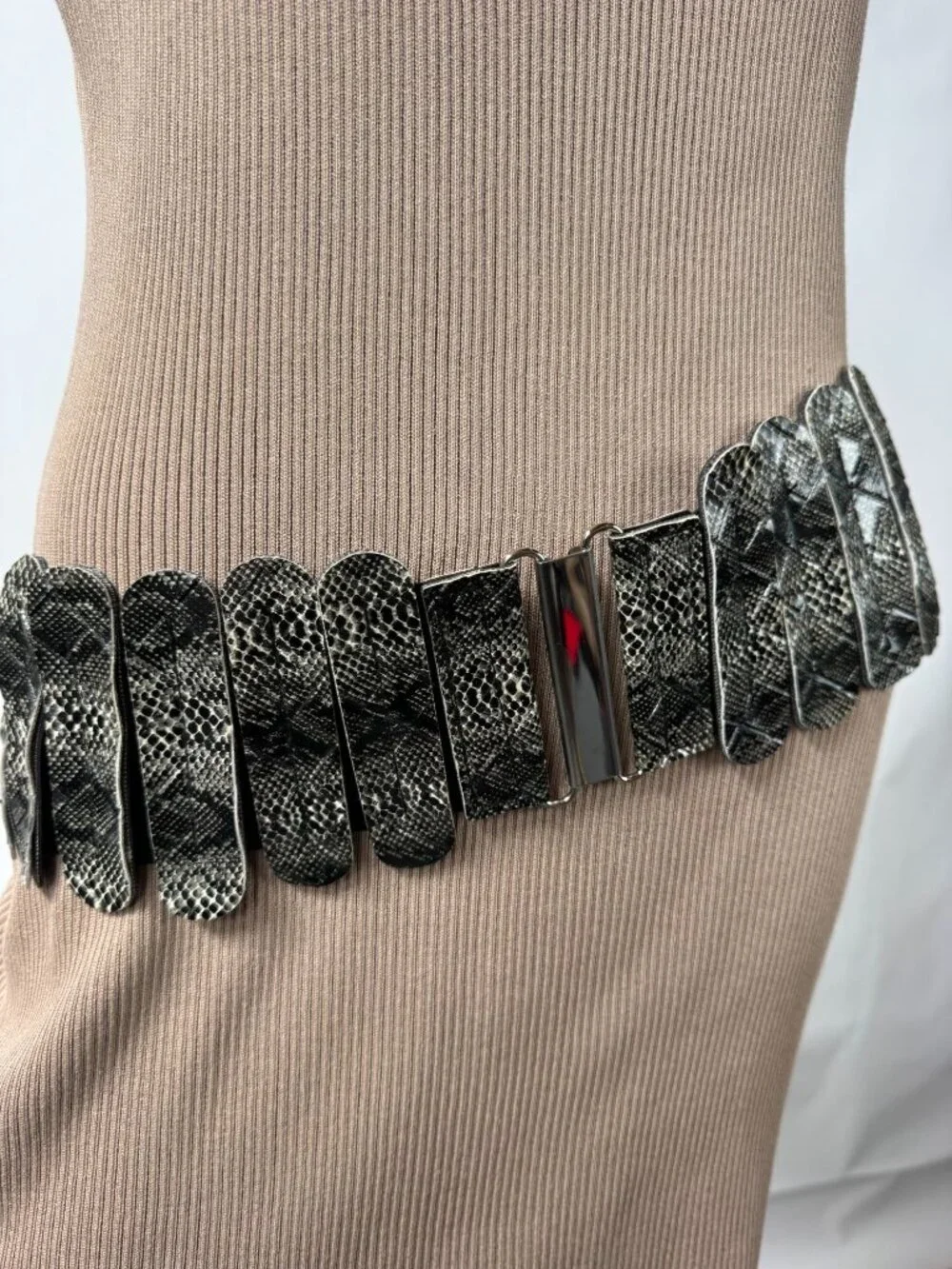 Wide Black & Gray Snake Print Elastic Belt With Silver Buckle Accent Size 2X Str